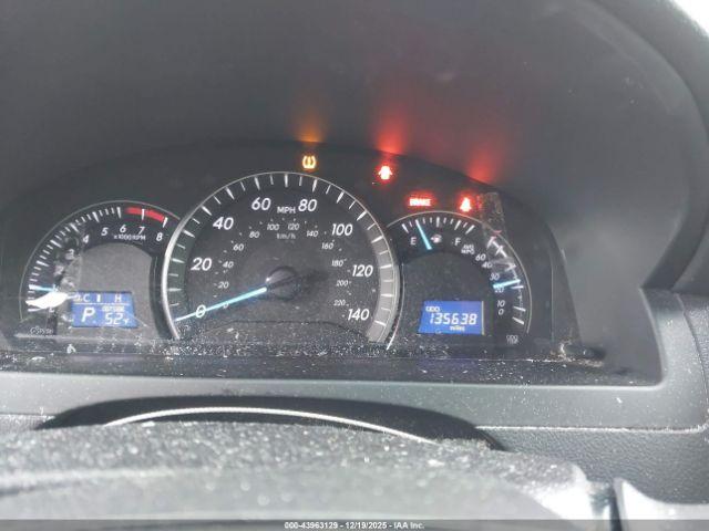 Toyota Camry Le Image 18