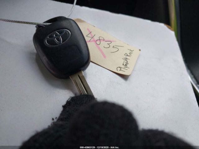 Toyota Camry Le Image 8