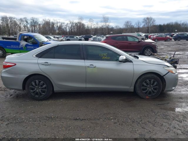 Toyota Camry Le Image 6