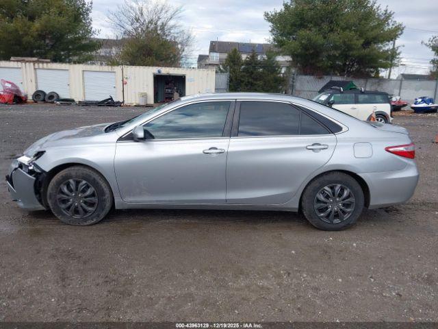 Toyota Camry Le Image 15