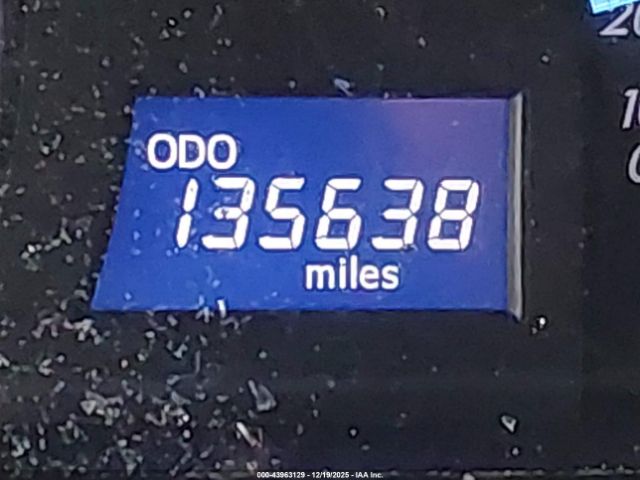 Toyota Camry Le Image 10