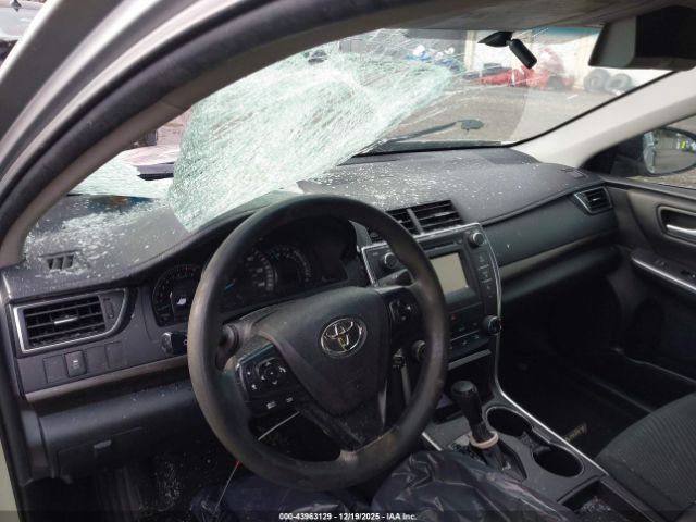 Toyota Camry Le Image 13