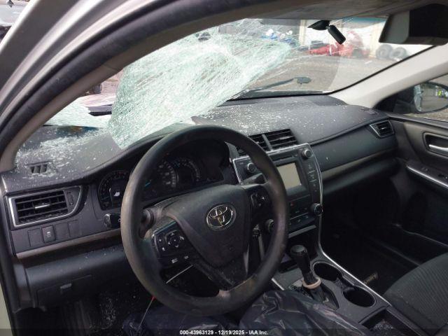 Toyota Camry Le Image 13