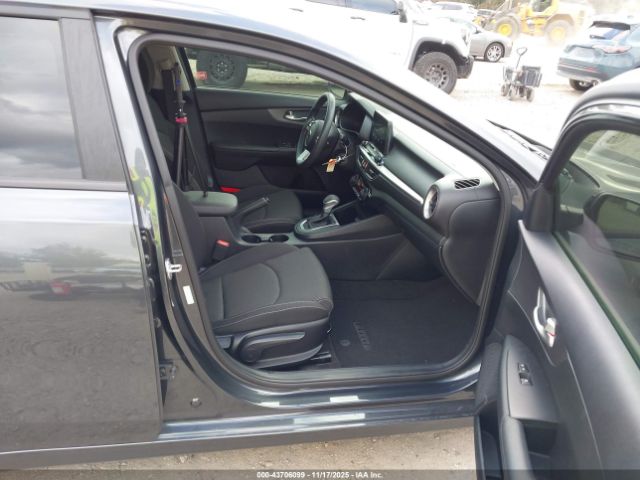 Kia Forte Lxs Image 3