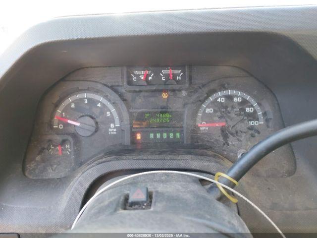 Ford E-250 Commercial Image 7