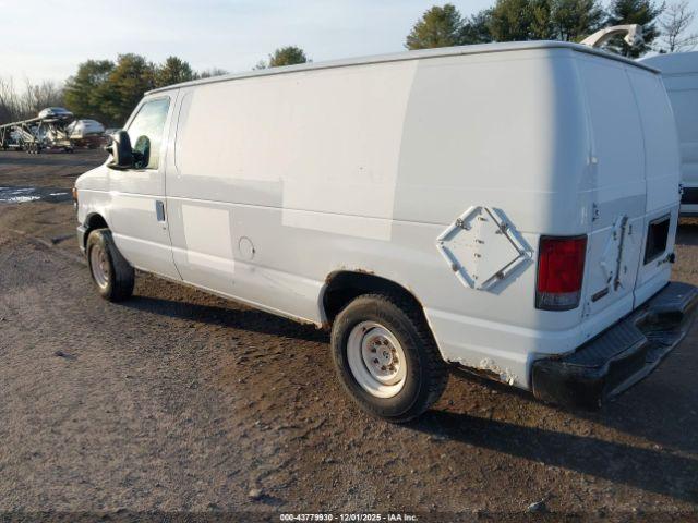 Ford E-150 Image 12