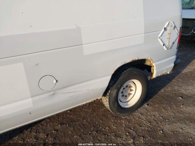 Ford E-150 Image 6
