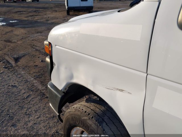 Ford E-150 Image 10