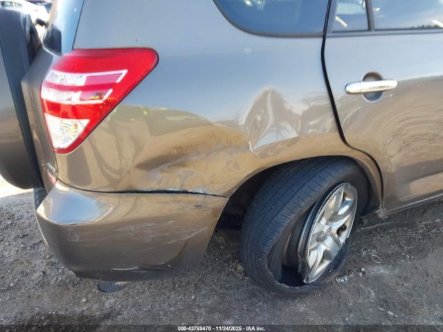 Toyota RAV4 Image 12