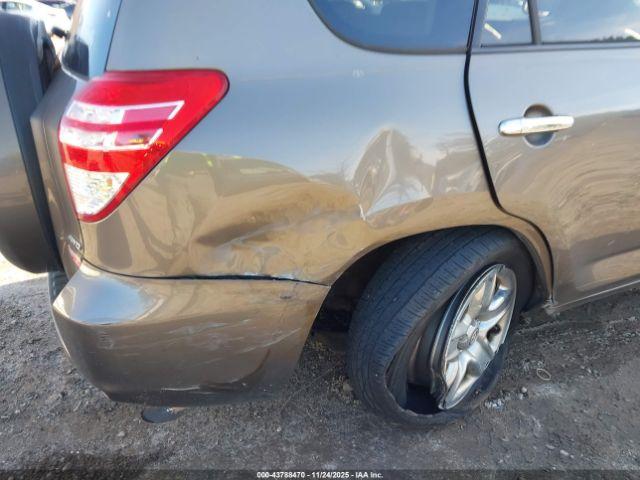 Toyota RAV4 Image 12