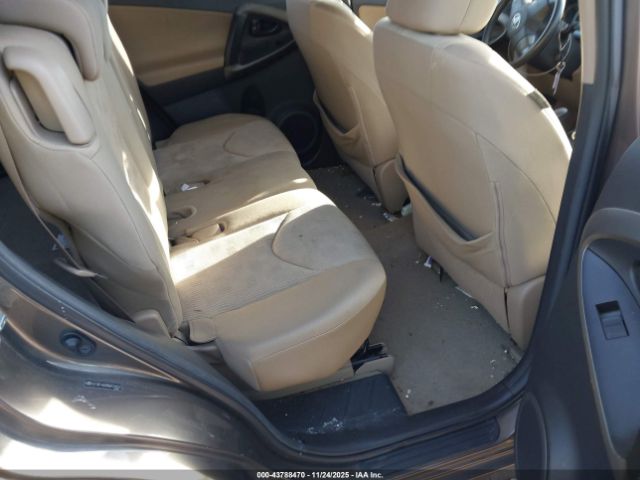 Toyota RAV4 Image 14