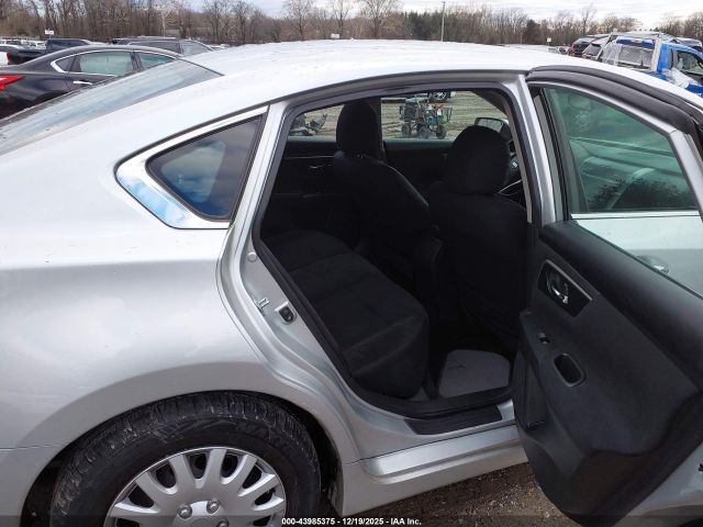 Nissan Altima Image 9