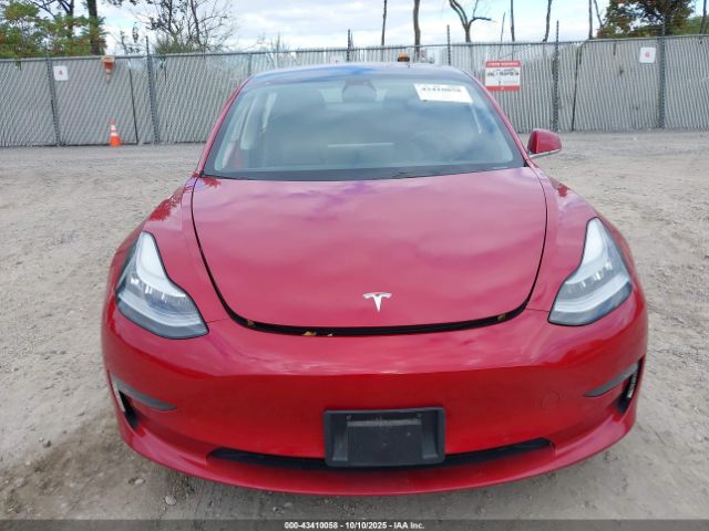 Tesla Model 3 Image 4