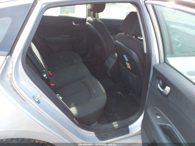 Kia Optima Lx Image 16