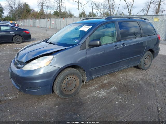 Toyota Sienna Le Image 3