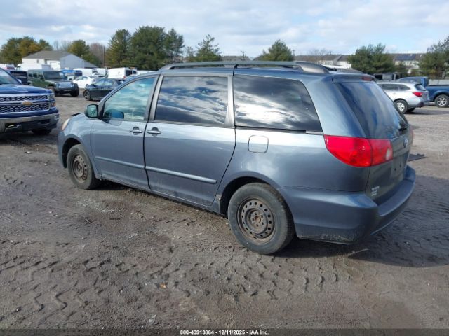 Toyota Sienna Le Image 8