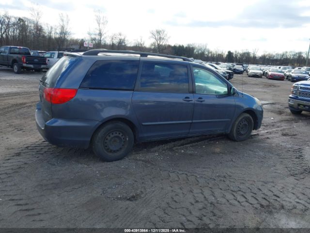 Toyota Sienna Le Image 9