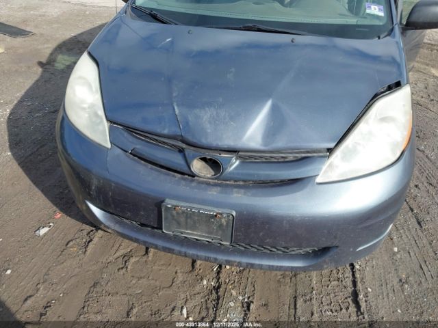 Toyota Sienna Le Image 11