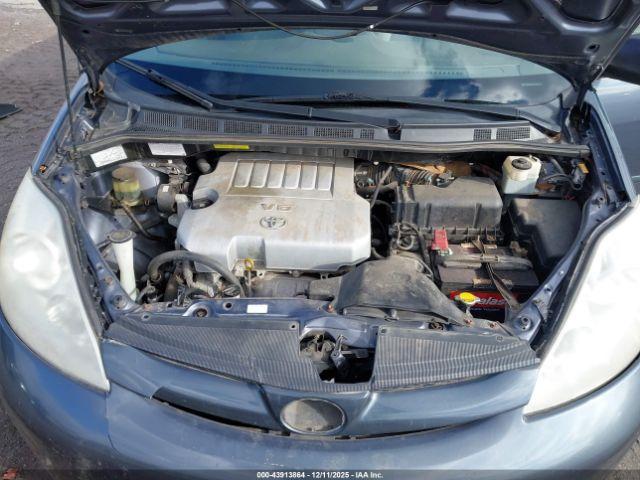 Toyota Sienna Le Image 12