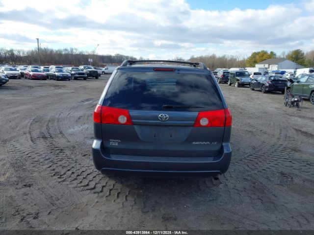 Toyota Sienna Le Image 2