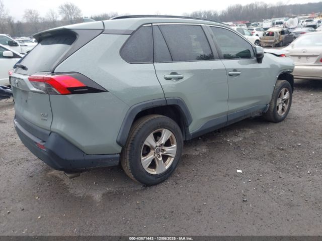 Toyota RAV4 Xle Image 2