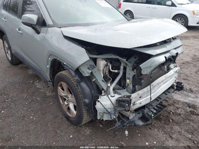 Toyota RAV4 Xle Image 10