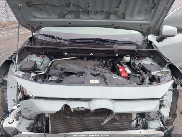 Toyota RAV4 Xle Image 4