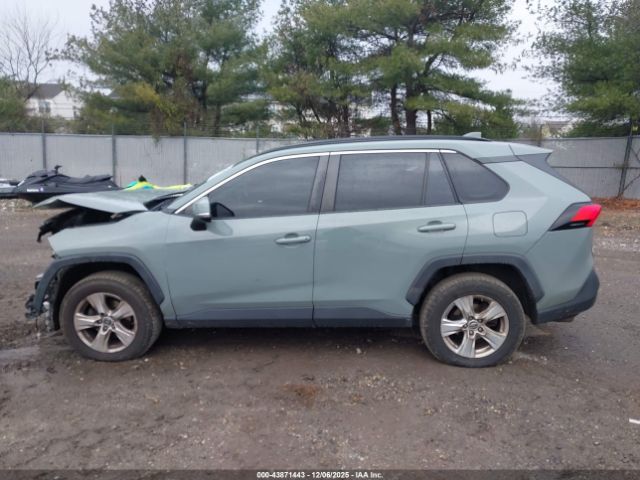 Toyota RAV4 Xle Image 12