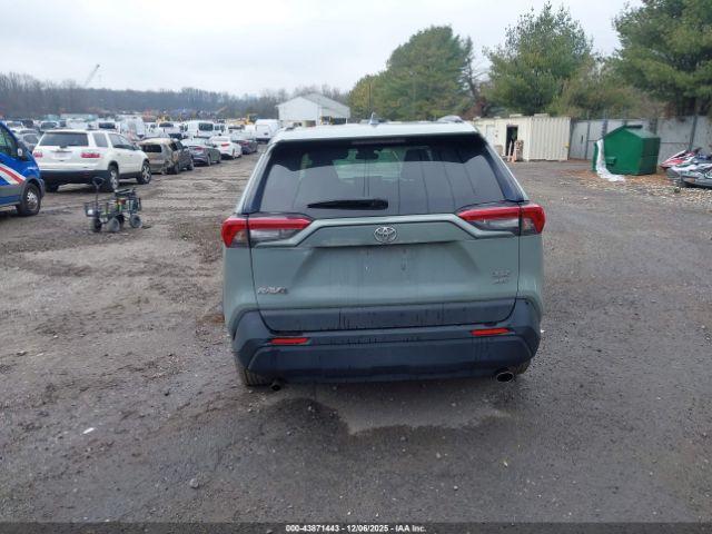 Toyota RAV4 Xle Image 13