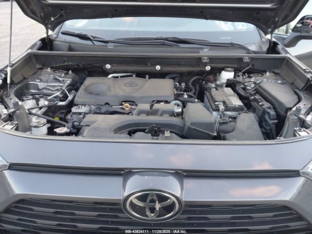 Toyota RAV4 Le Image 6