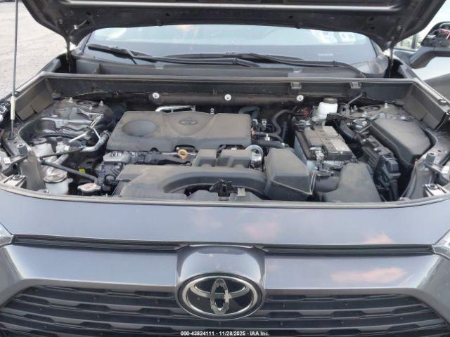 Toyota RAV4 Le Image 6