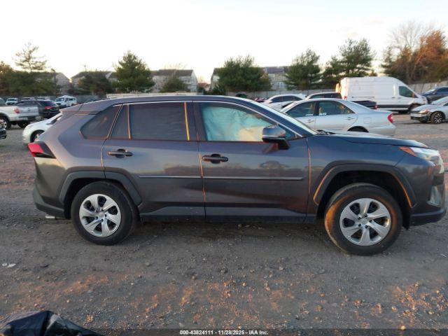 Toyota RAV4 Le Image 13