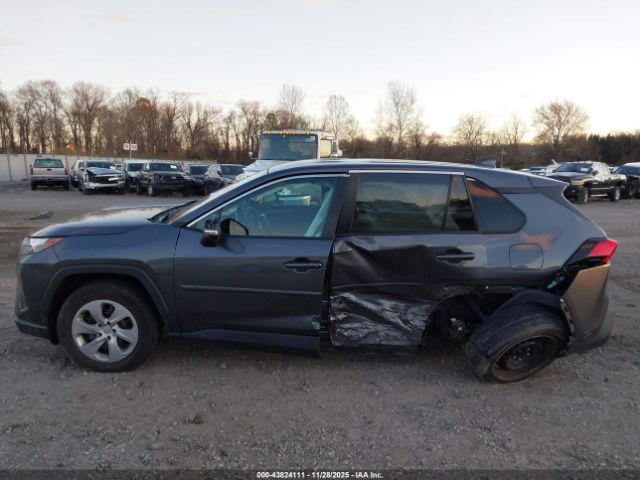 Toyota RAV4 Le Image 5