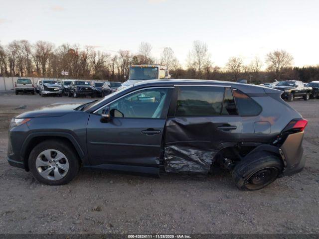 Toyota RAV4 Le Image 5