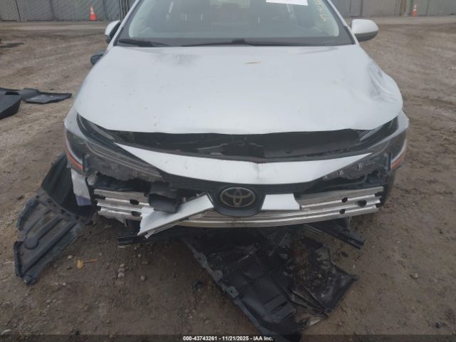 Toyota Corolla Le Image 4