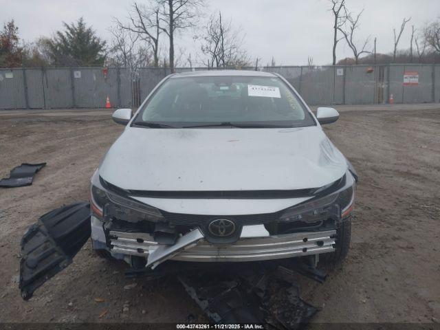 Toyota Corolla Le Image 16