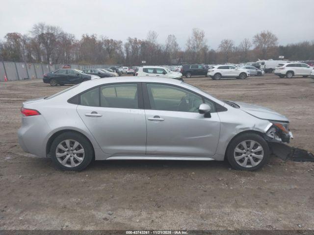 Toyota Corolla Le Image 13