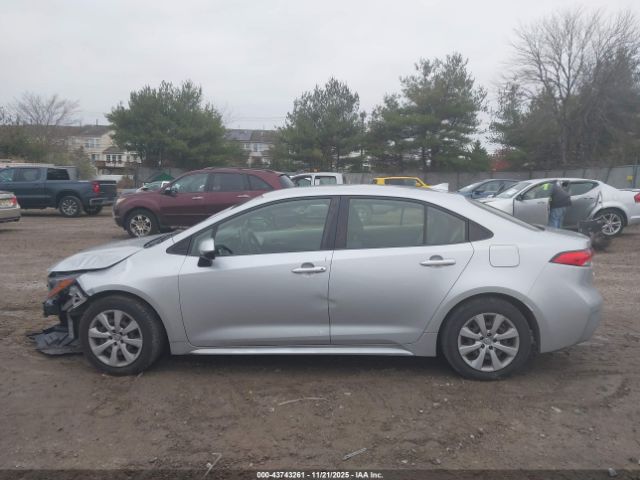 Toyota Corolla Le Image 10