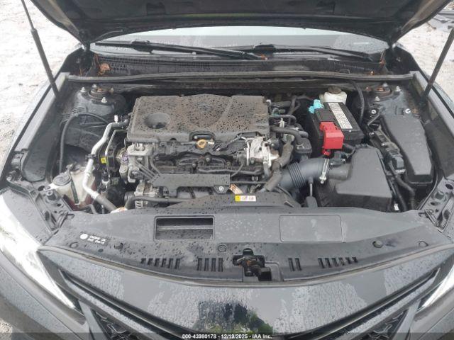 Toyota Camry Se Image 15