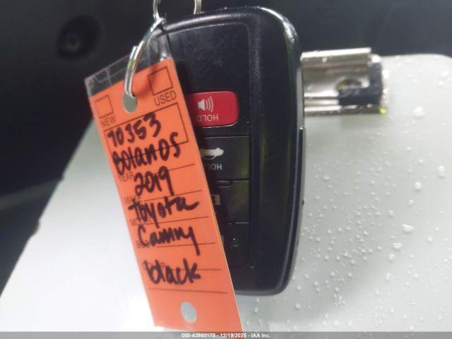 Toyota Camry Se Image 4