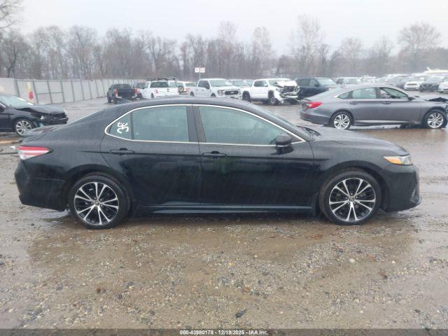 Toyota Camry Se Image 7