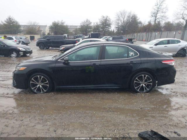 Toyota Camry Se Image 8