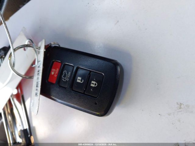 Toyota RAV4 Xle Image 10