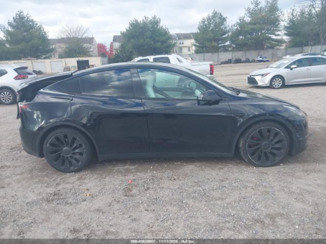 Tesla Model Y Performance Dual Motor All-wheel Drive Image 15