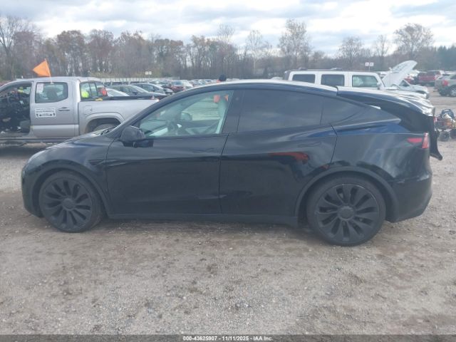 Tesla Model Y Performance Dual Motor All-wheel Drive Image 2