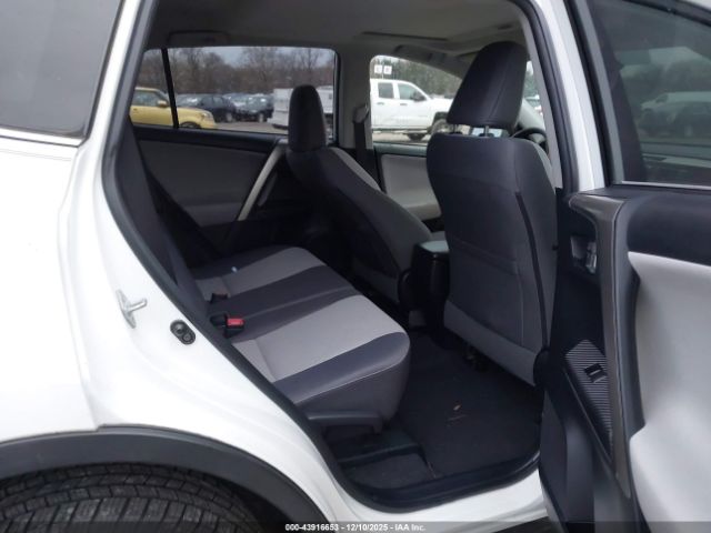 Toyota RAV4 Xle Image 3