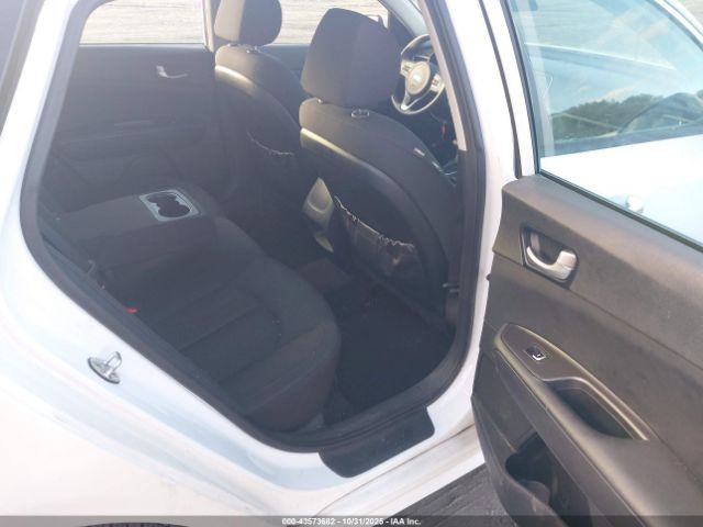 Kia Optima Lx Image 12