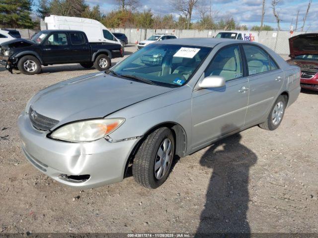 Toyota Camry Le Image 6