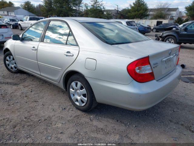 Toyota Camry Le Image 14