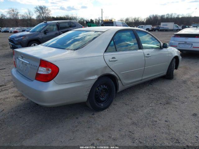 Toyota Camry Le Image 5